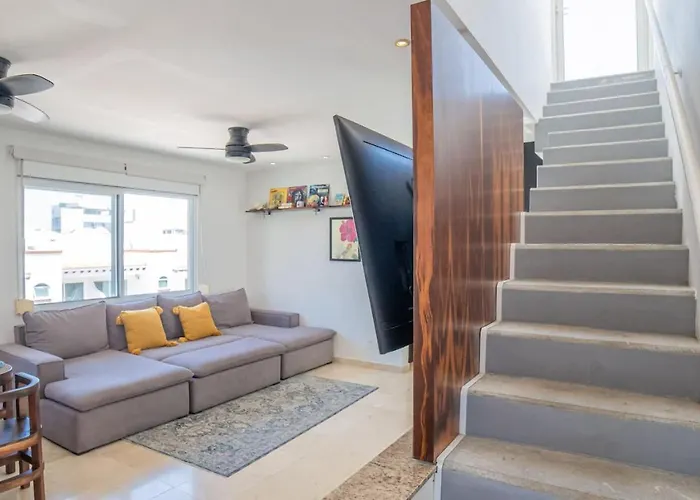Papaya 20 Super Ph 2 Bedroom With Private Rooftop - Jacuzzi Apartment *