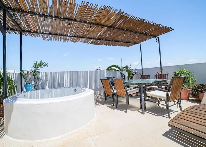 Papaya 20 Super Ph 2 Bedroom With Private Rooftop - Jacuzzi Apartment *
