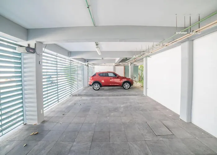 Papaya 20 Super Ph 2 Bedroom With Private Rooftop - Jacuzzi Apartment *